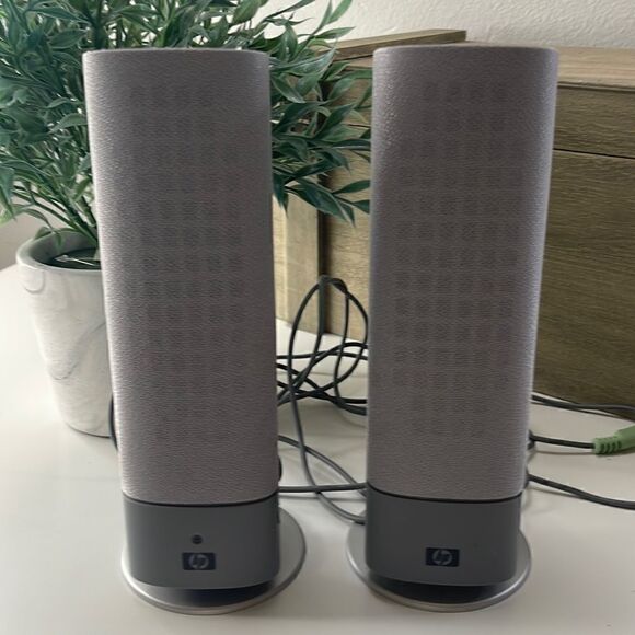 Hewlett-Packard portable speakers. - Picture 1 of 5